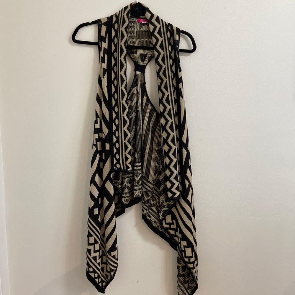 Body Central Women’s Sweater Vest